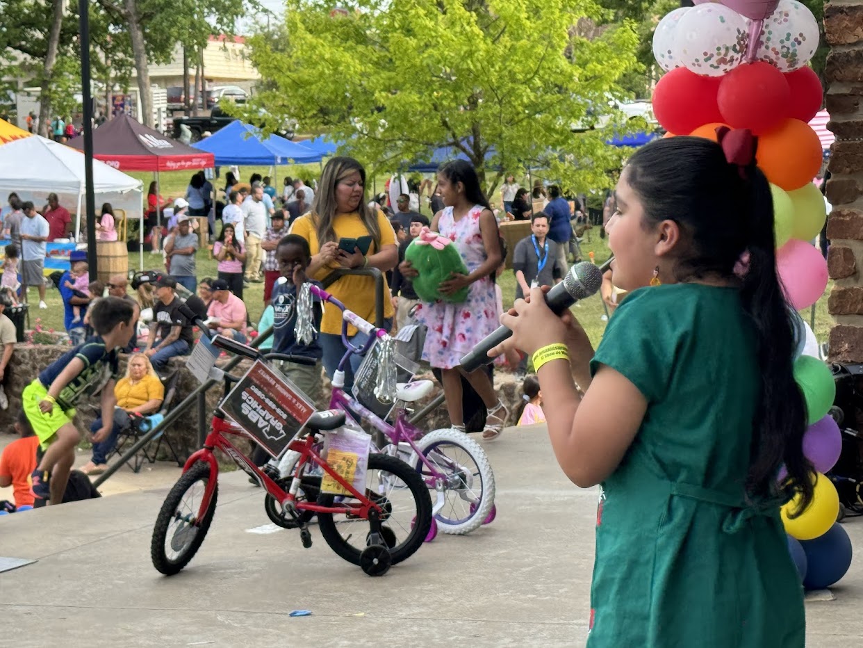 A Día del Niño Fest performance